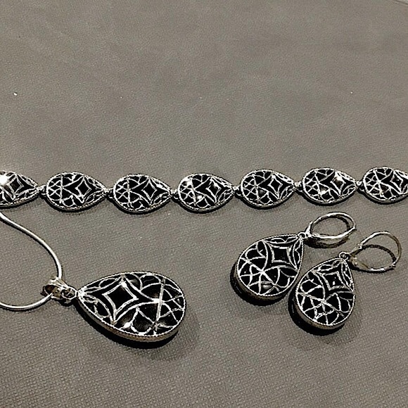 Sterling Silver Wrapped Black Onyx Filigree Jewelry Set - Picture 4 of 17
